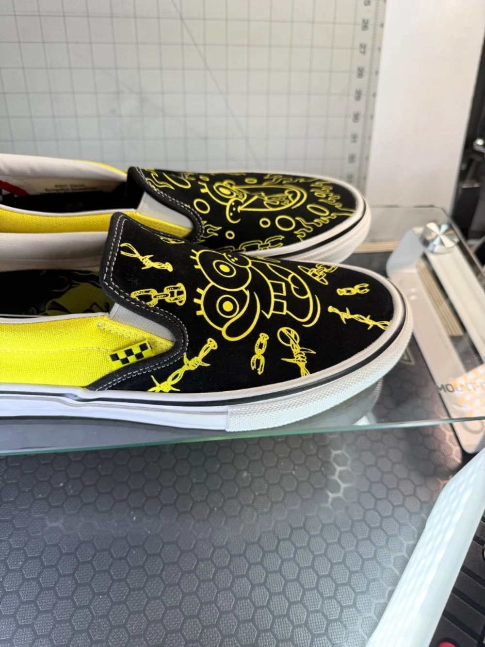 VANS®  |  SPONGEBOB SQUAREPANTS  |  SLIP-ONS  |  MEN:9.5  |  NEW  |
